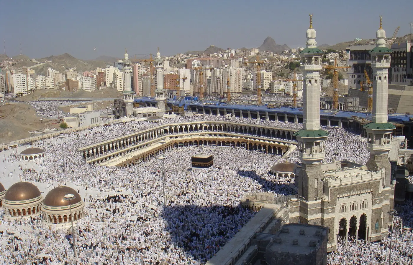 Mekke: Mescid-i Haram ve Kâbe’nin yüksekten görünümü