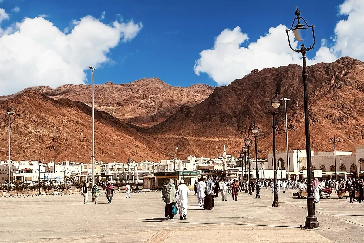 Uhud Dağı ve Uhud Şehitliği meydanı